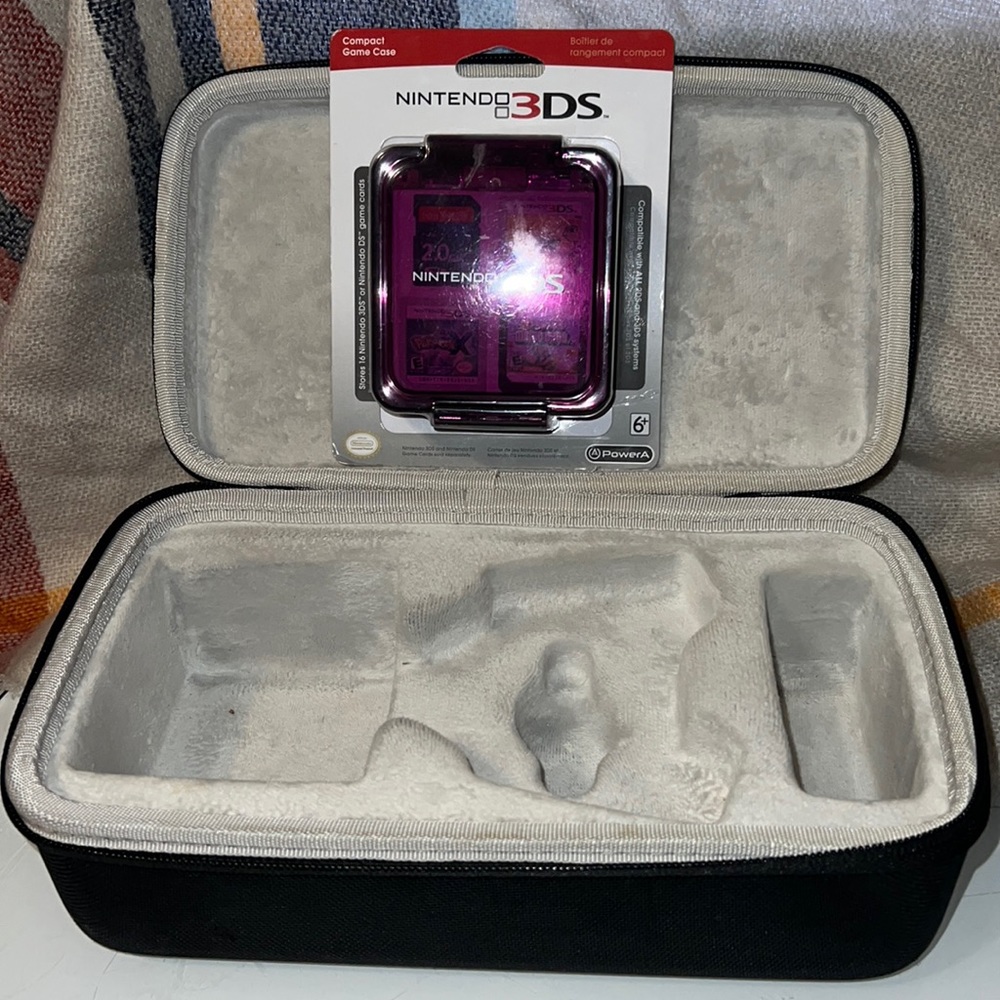 Nintendo case and game storage please see pics